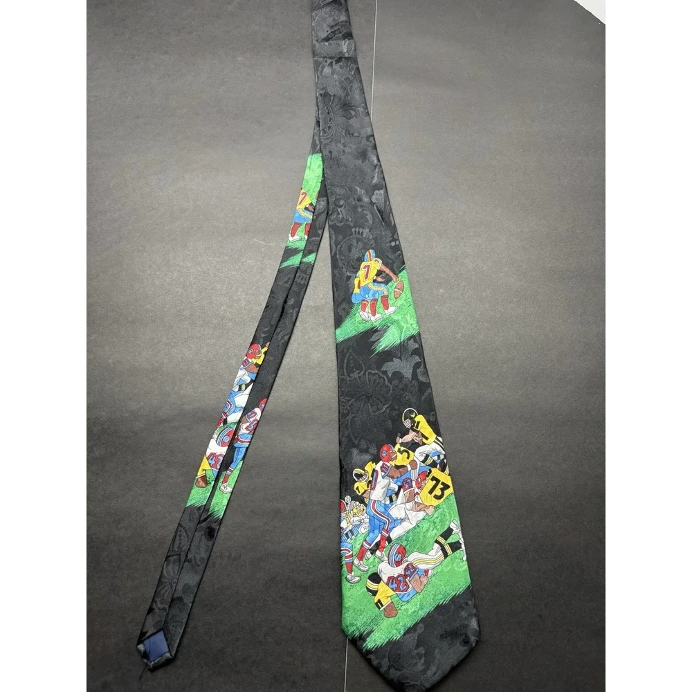 GLORIA BRAND--FOOTBALL NECK TIE‎ (LOOK)